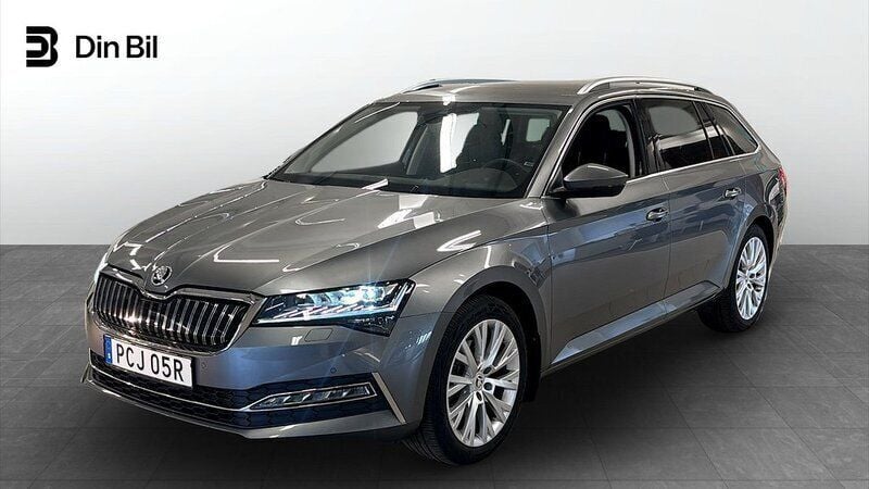 Grå Begagnad 2024 Skoda Superb LAURIN & KLEMENT Kombi | 409 900 kr (Lite dyr) - Bild 1/4