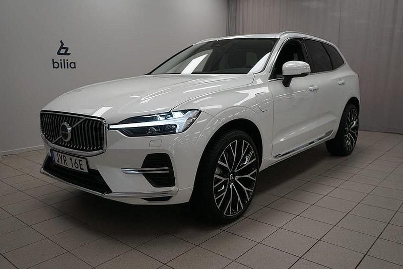Vit Begagnad 2025 Volvo XC60 Core SUV | 539 900 kr (Bra pris) - Bild 1/3