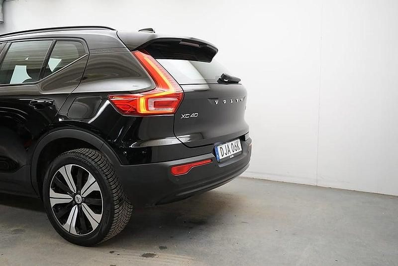 Begagnad Volvo XC40 Core 185 kW (252 HK) 2022 Svart SUV