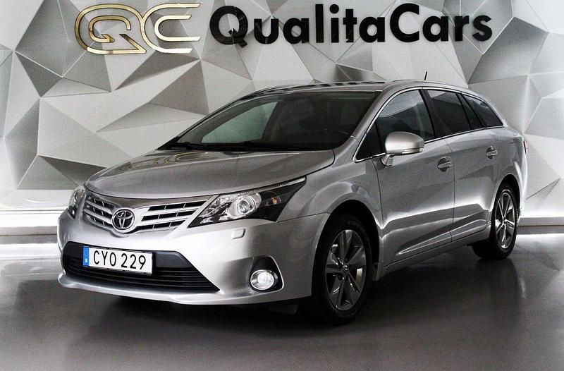 Silver Begagnad 2015 Toyota Avensis Edition Kombi | 138 900 kr (Lite dyr) - Bild 1/4