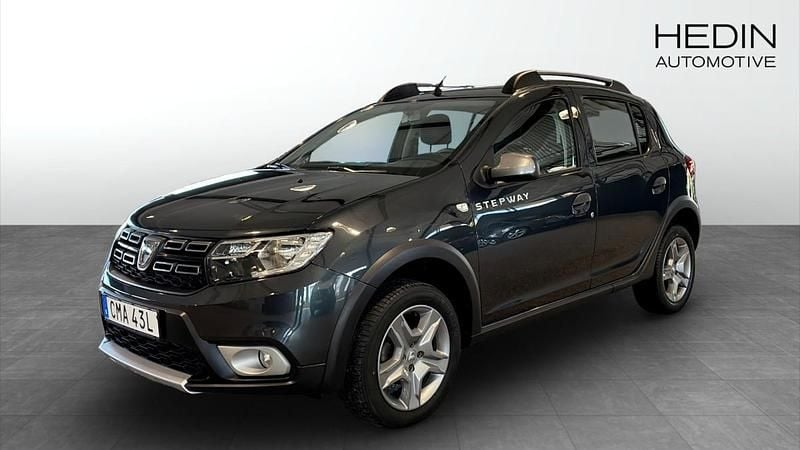 Mörkgrå (grey) Begagnad 2019 Dacia Sandero Stepway Halvkombi | 89 000 kr (Marknadspris) - Bild 1/4