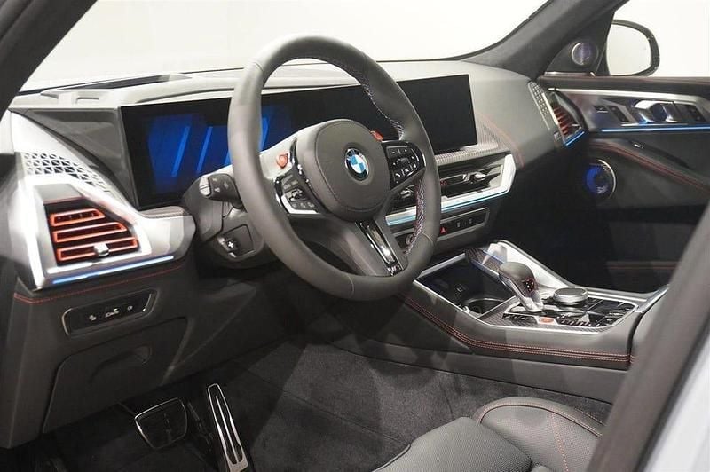 Begagnad BMW XM Comfort Edition 585 HK (430 kW) 2024 Grå/silver SUV