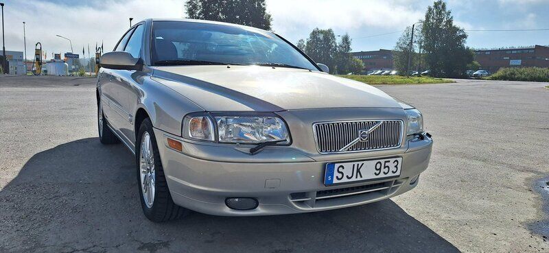 Grå Begagnad 2001 Volvo S80 Sedan | 49 900 kr (Dyr) - Bild 1/4