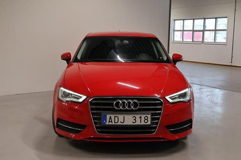 Begagnad Audi A3 Attraction 150 HK (110 kW) 2014 Röd