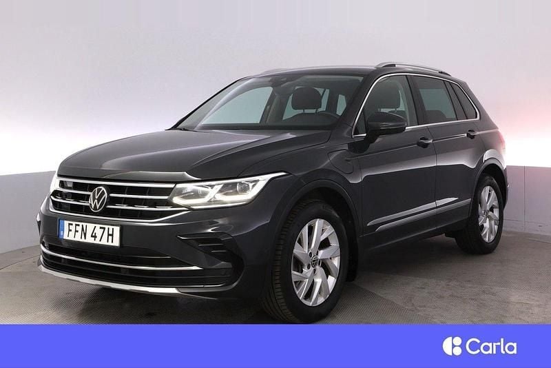 Grå Begagnad 2022 VW Tiguan Elegance SUV | 359 900 kr (Marknadspris) - Bild 1/4