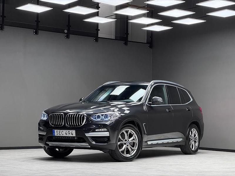 Grå Begagnad 2018 BMW X3 SUV | 279 900 kr (Superpris) - Bild 1/3