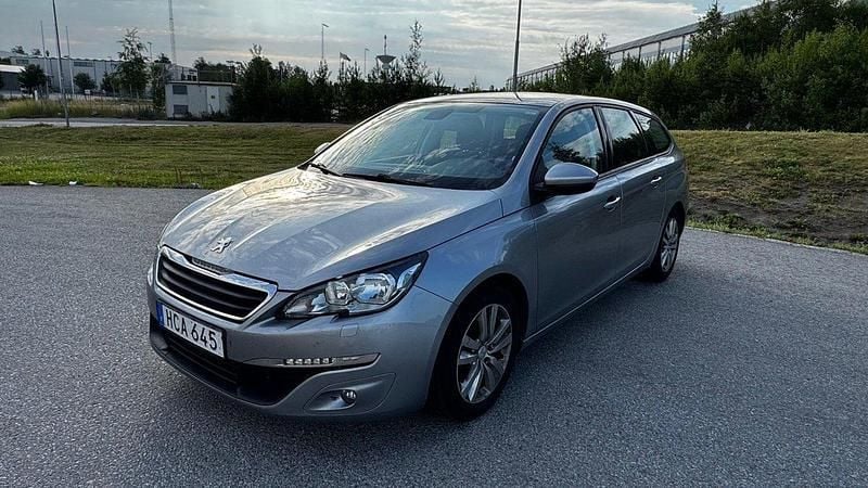 Grå Begagnad 2015 Peugeot 308 Active Kombi | 64 900 kr (Bra pris) - Bild 1/4
