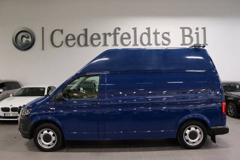 Mörkblå (blå) Begagnad 2018 VW T6 Van | 259 900 kr (Dyr) - Bild 1/4