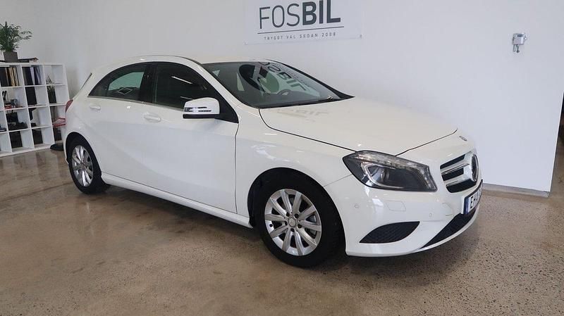 Vit Begagnad 2013 Mercedes A180 Style Halvkombi | 109 900 kr (Marknadspris) - Bild 1/3