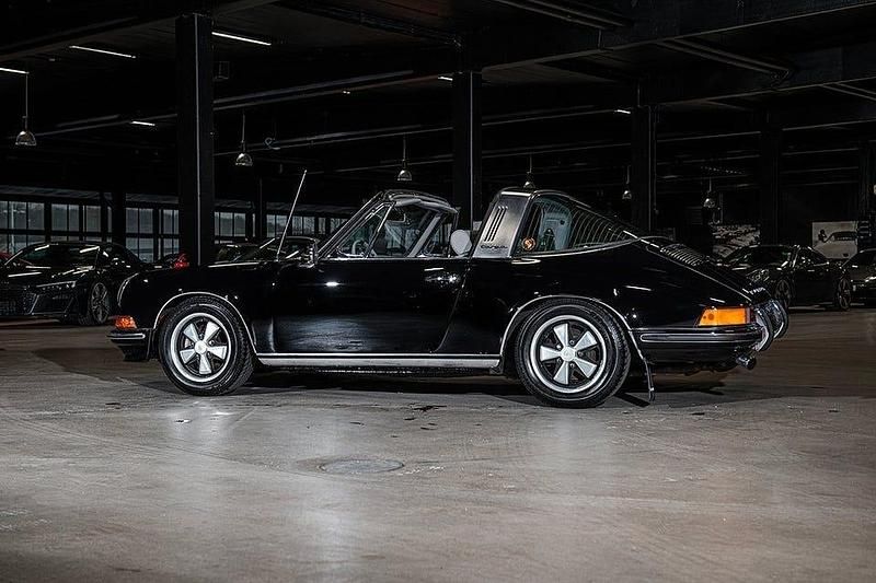 Begagnad Porsche 911 155 HK (114 kW) 1971 Svart Cab