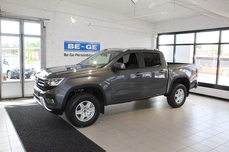 Grå Ny 2025 VW Amarok Life Pickup | 632 375 kr (Lite dyr) - Bild 1/4