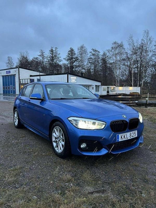 Blå Begagnad 2016 BMW 116 M Sport Halvkombi | 130 000 kr (Marknadspris) - Bild 1/4