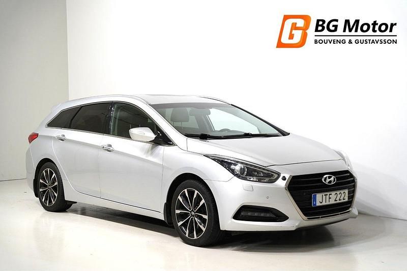 Silver Begagnad 2015 Hyundai i40 Kombi | 104 800 kr (Marknadspris) - Bild 1/4