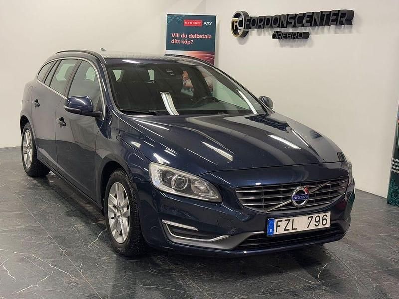 Blå Begagnad 2013 Volvo V60 Momentum Kombi | 124 900 kr (Marknadspris) - Bild 1/4