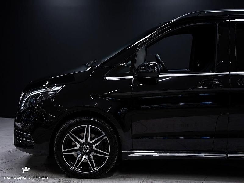 Begagnad Mercedes V300 AMG 237 HK (174 kW) 2024 Svart Minibuss