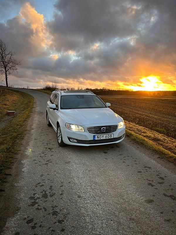 Begagnad 2016 Volvo V70 Summum Kombi | 145 000 kr (Marknadspris) - Bild 1/3