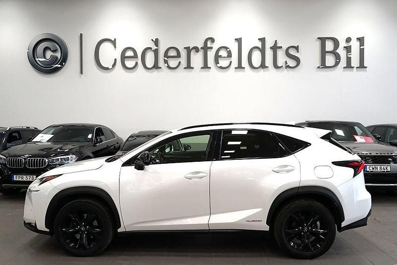Vit Begagnad 2017 Lexus NX300h Executive Line SUV | 239 900 kr (Marknadspris) - Bild 1/4