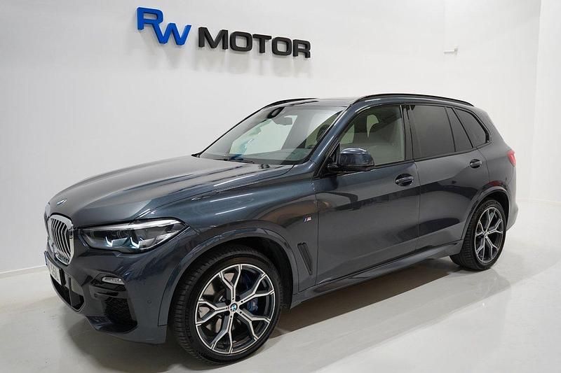 Grå Begagnad 2019 BMW X5 M Sport SUV | 569 900 kr (Bra pris) - Bild 1/4