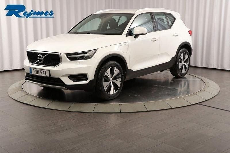 Vit Begagnad 2020 Volvo XC40 Momentum SUV | 314 900 kr (Superpris) - Bild 1/4