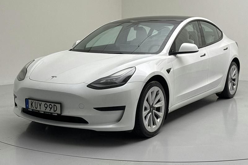 Vit Begagnad 2021 Tesla Model 3 Sedan | 213 850 kr (Superpris) - Bild 1/4