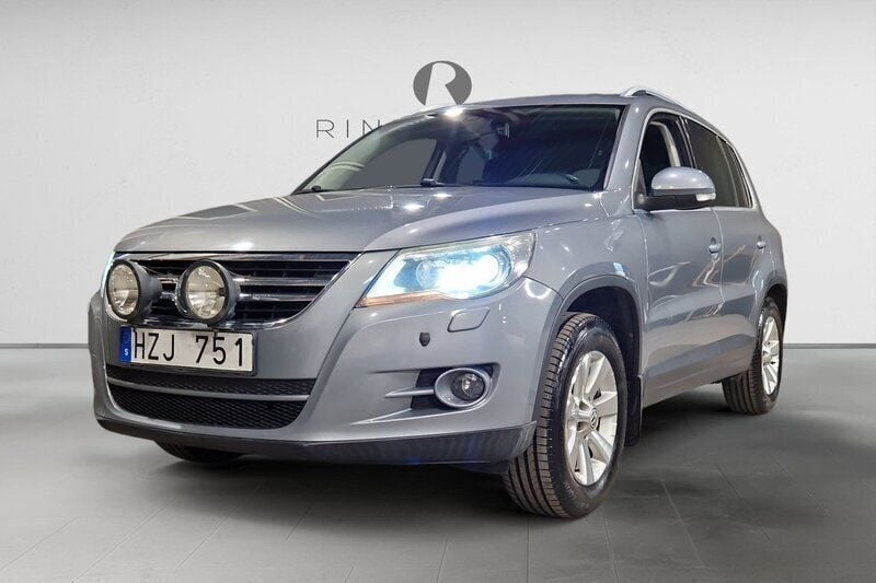 Mörkgrå Begagnad 2008 VW Tiguan SUV | 82 900 kr (Bra pris) - Bild 1/3