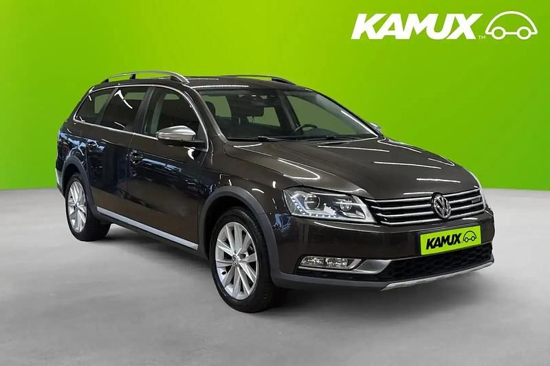 Mörkbrun (brun) Begagnad 2013 VW Passat Alltrack Kombi | 134 800 kr (Marknadspris) - Bild 1/4