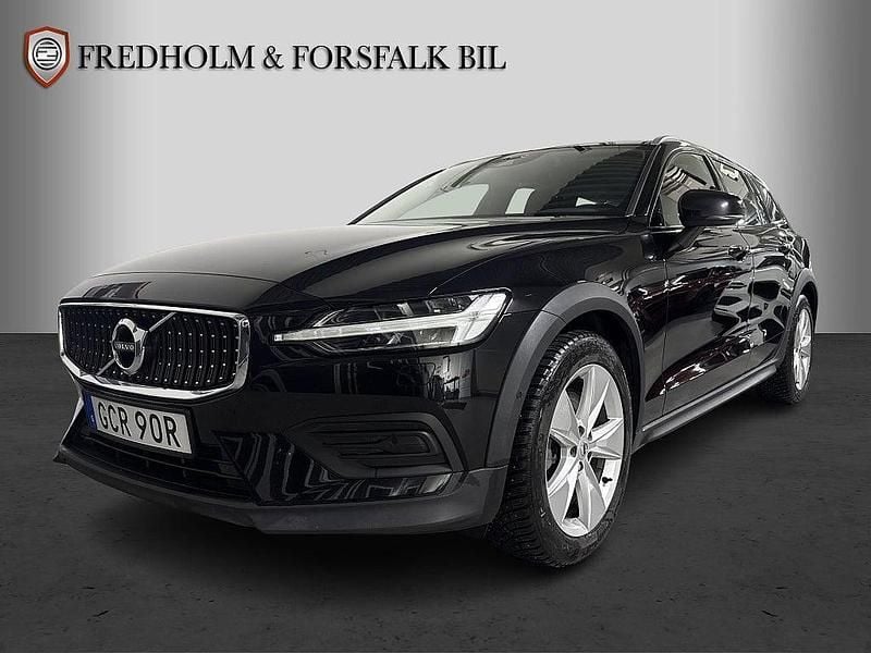 Svart Begagnad 2021 Volvo V60 CC Pro Kombi | 338 900 kr (Bra pris) - Bild 1/4