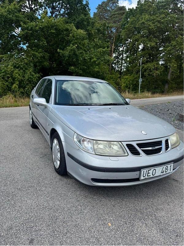 Grå Begagnad 2003 Saab 9-5 Sedan | 10 000 kr (Marknadspris) - Bild 1/4