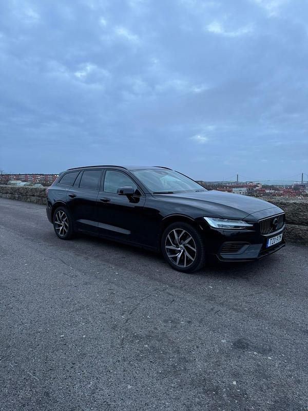 Begagnad 2021 Volvo V60 Kombi | 295 000 kr (Marknadspris) - Bild 1/4