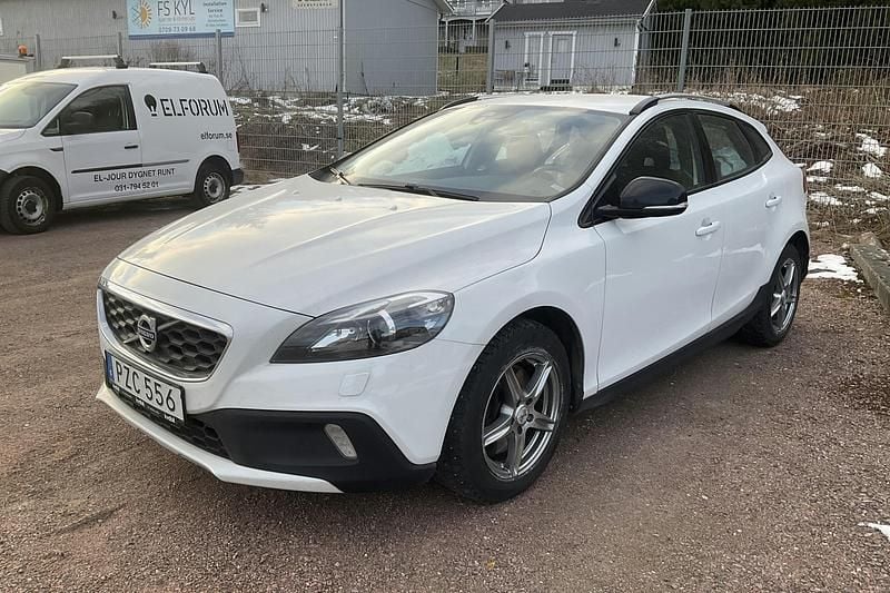 Begagnad Volvo V40 CC 120 HK (88 kW) 2016 Vit Kombi