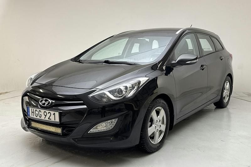 Svart Begagnad 2013 Hyundai i30 Kombi | 61 000 kr (Marknadspris) - Bild 1/4