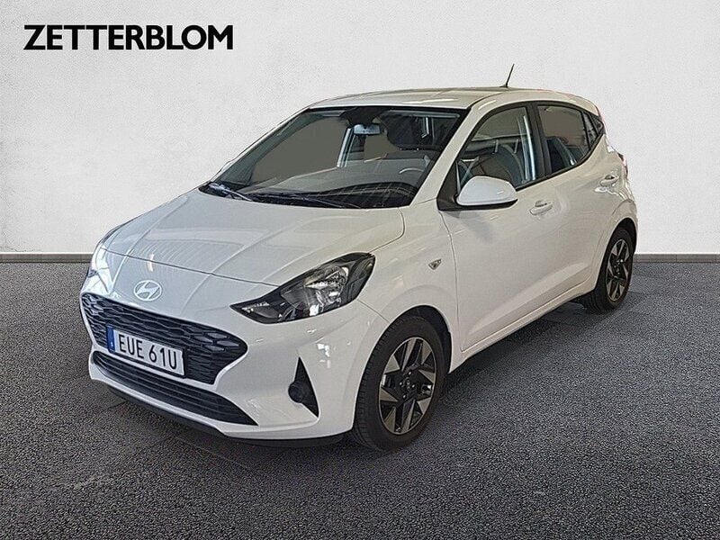 Vit Begagnad 2023 Hyundai i10 Essential Halvkombi | 154 900 kr (Marknadspris) - Bild 1/4
