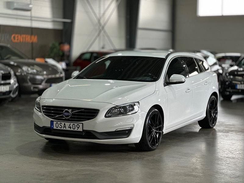 Vit Begagnad 2014 Volvo V60 Momentum Kombi | 94 900 kr (Marknadspris) - Bild 1/4