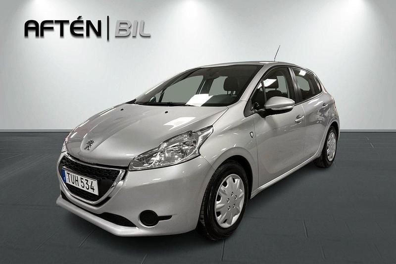 Ljusgrå Begagnad 2014 Peugeot 208 Halvkombi | 68 900 kr (Marknadspris) - Bild 1/3
