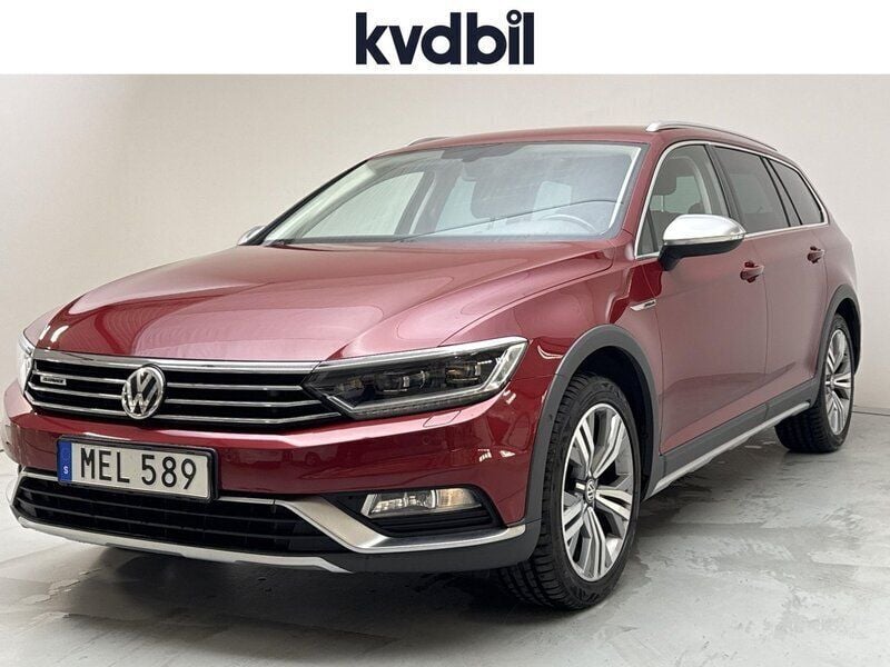 Mörkröd (mörkröd metallic) Begagnad 2016 VW Passat Alltrack Kombi | 172 800 kr (Bra pris) - Bild 1/3