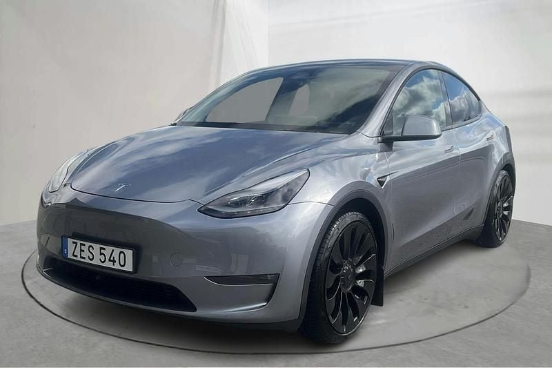 Grå Begagnad 2024 Tesla Model Y SUV | 480 000 kr - Bild 1/4