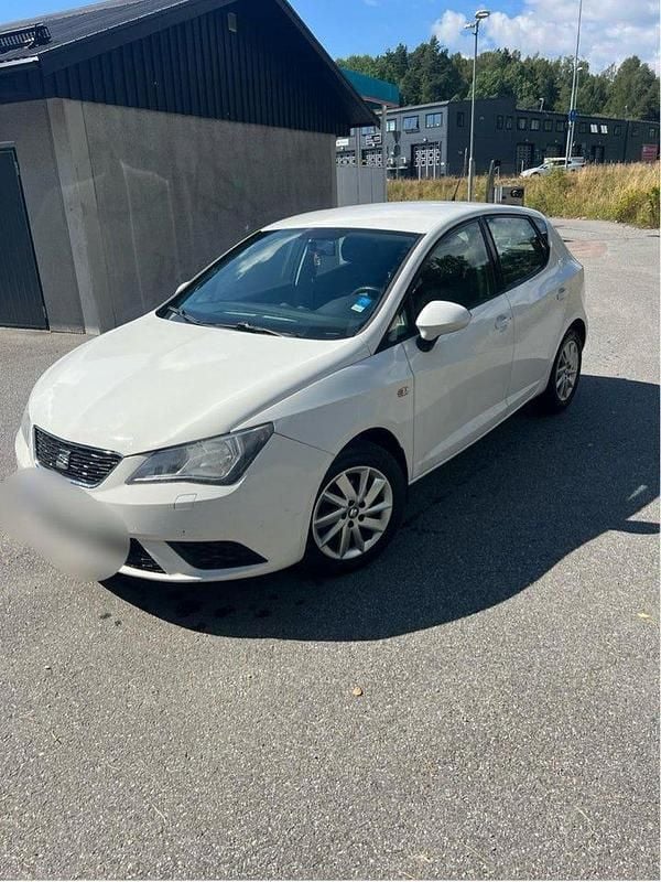 Vit Begagnad 2014 Seat Ibiza Style Halvkombi | 60 000 kr (Marknadspris) - Bild 1/4
