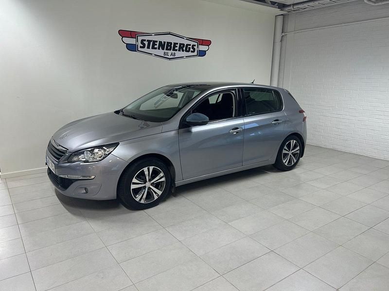 Grå Begagnad 2013 Peugeot 308 Active Halvkombi | 59 900 kr (Lite dyr) - Bild 1/4