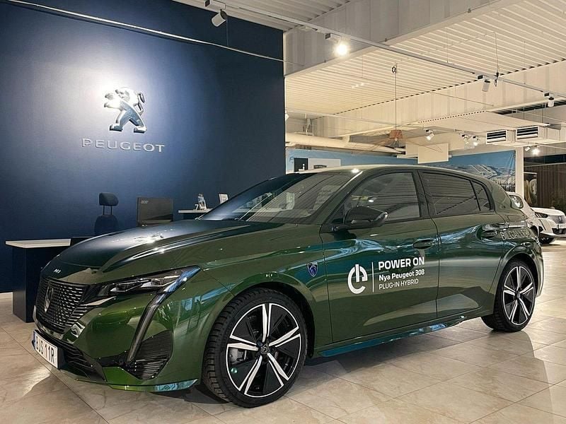 Grön Begagnad 2021 Peugeot 308 GT Halvkombi | 259 900 kr (Marknadspris) - Bild 1/4