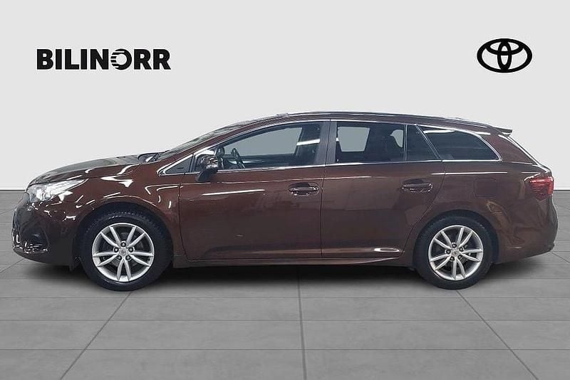 Begagnad Toyota Avensis Active 148 HK (108 kW) 2016 Brun Kombi