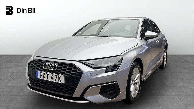 Silver (florettsilver metallic) Begagnad 2022 Audi A3 Sportback Proline Halvkombi | 259 000 kr (Marknadspris) - Bild 1/4