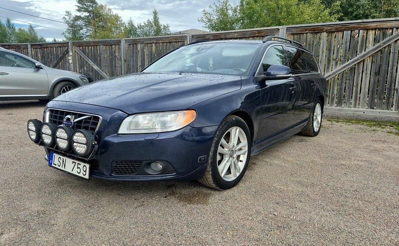 Blå Begagnad 2013 Volvo V70 Kombi | 89 000 kr (Marknadspris) - Bild 1/4