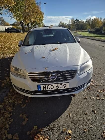 Vit Begagnad 2015 Volvo V70 Momentum Kombi | 53 500 kr - Bild 1/4
