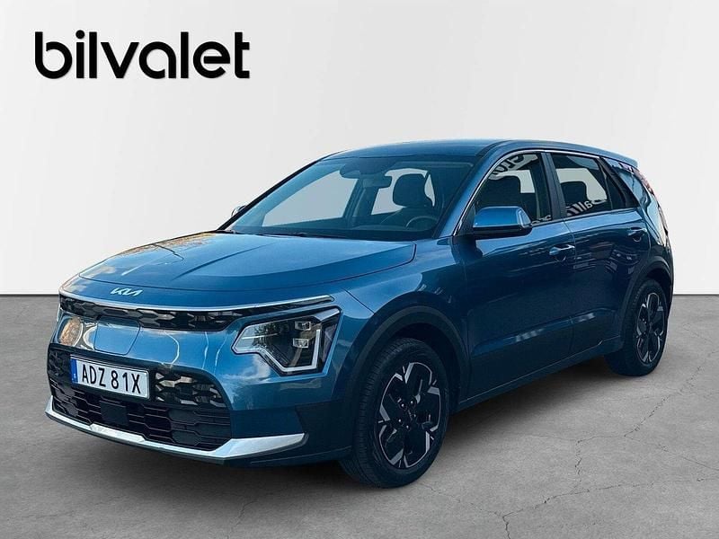Blå Begagnad 2024 Kia e-Niro SUV | 329 900 kr (Marknadspris) - Bild 1/4