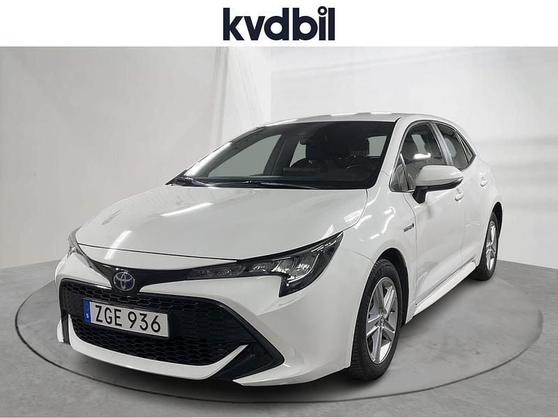 Vit Begagnad 2020 Toyota Corolla Hybrid | 209 900 kr - Bild 1/3