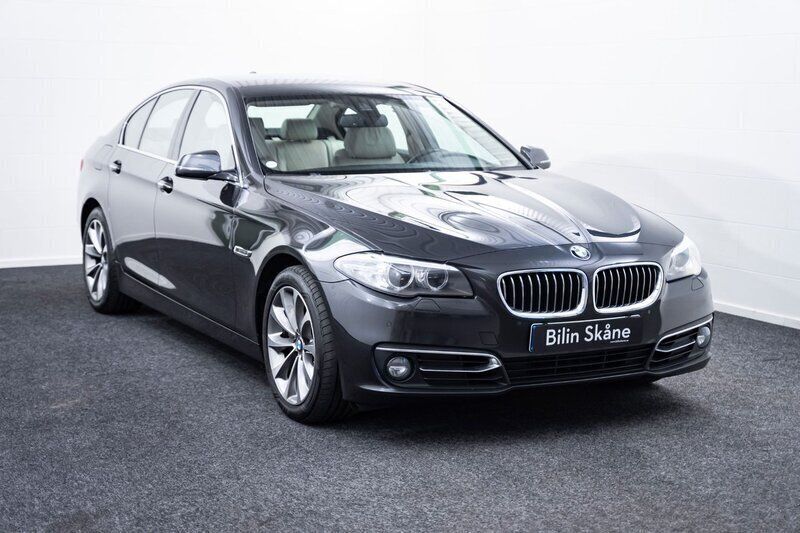Grå Begagnad 2016 BMW 530 Luxury Line Sedan | 194 900 kr (Bra pris) - Bild 1/4