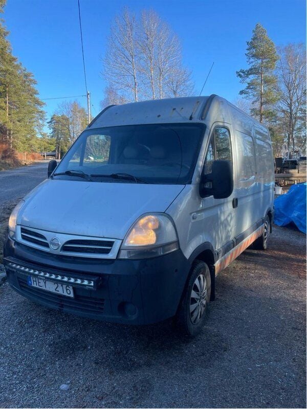 Grå Begagnad 2008 Nissan Interstar Van | 40 000 kr - Bild 1/4