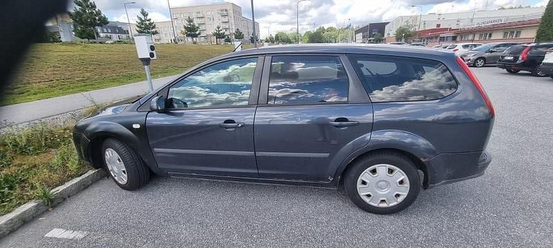 Begagnad Ford Focus 125 HK (91 kW) 2007 Kombi
