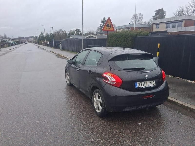 Begagnad 2012 Peugeot 208 Halvkombi | 75 000 kr (Marknadspris) - Bild 1/4