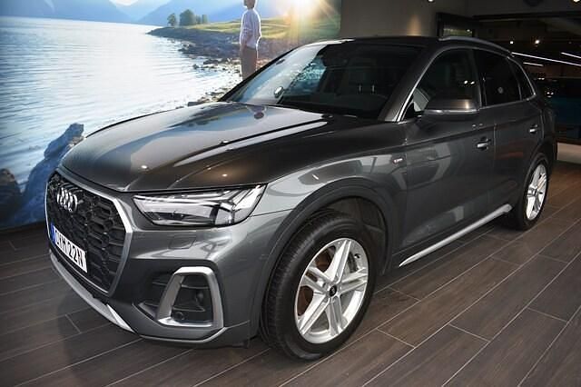 Grå Begagnad 2022 Audi Q5 S-Line SUV | 469 000 kr (Marknadspris) - Bild 1/4